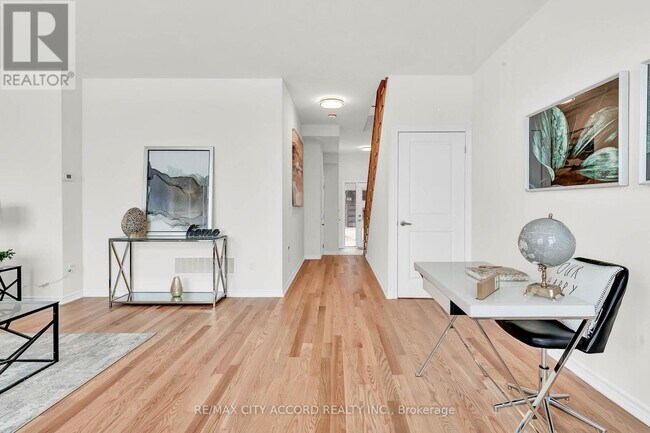 Building Photo - 87 Inverary Cres