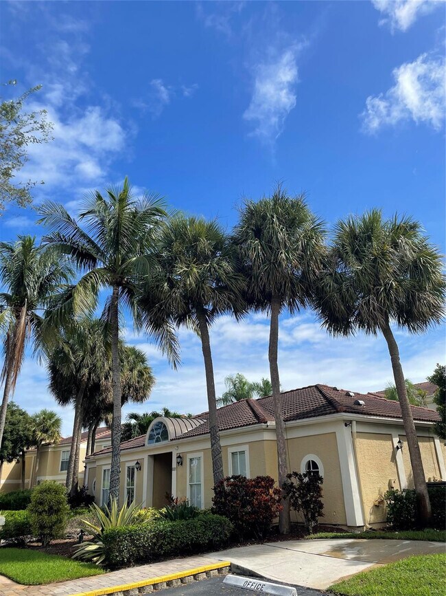 Foto del edificio - 799 Riverside Dr