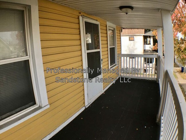 Foto del edificio - 2934 E 123rd St