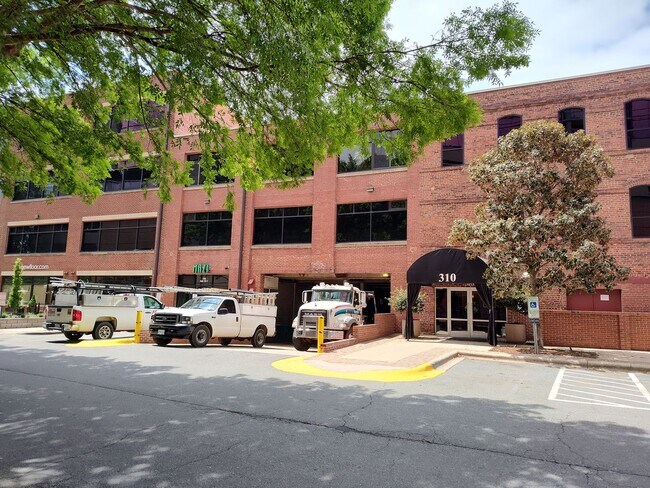 Foto del edificio - Luxury studio located in Factory South!