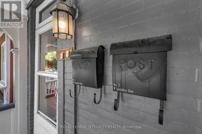 Photo du bâtiment - 111 Spadina Ave