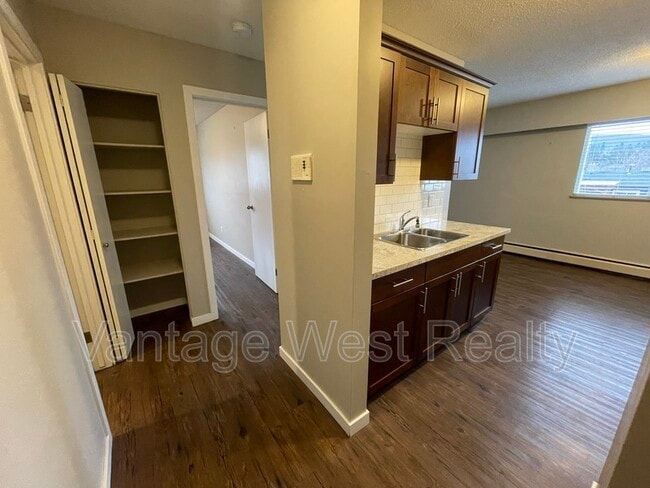 Building Photo - 235 Husch Rd