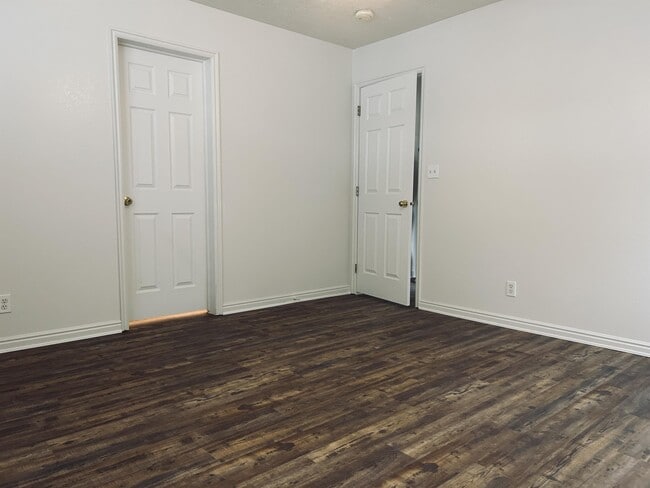 Building Photo - 1122 E 300 S