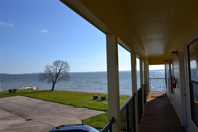 Foto del edificio - 445 Carolcrest Ln