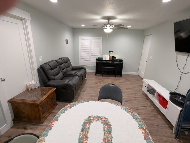 Building Photo - 613 E 8800 S