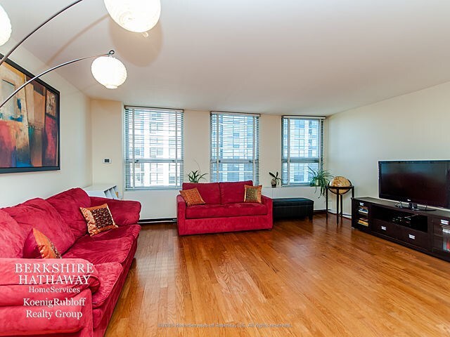 Building Photo - 2626 N Lakeview Ave
