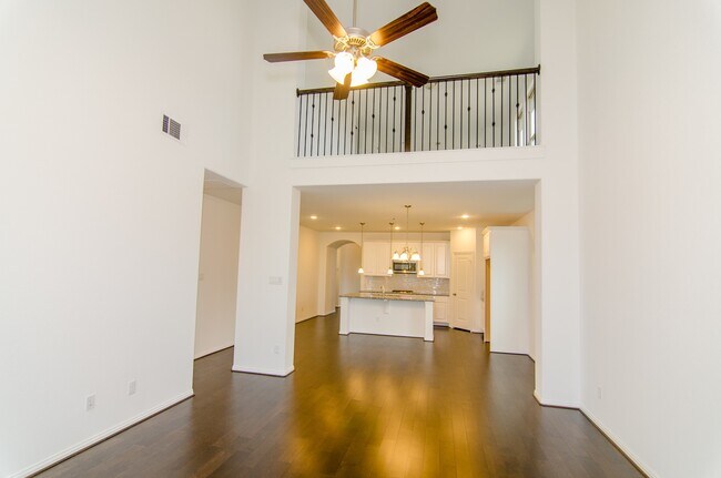 Foto del edificio - 18122 Glenlyon Dr