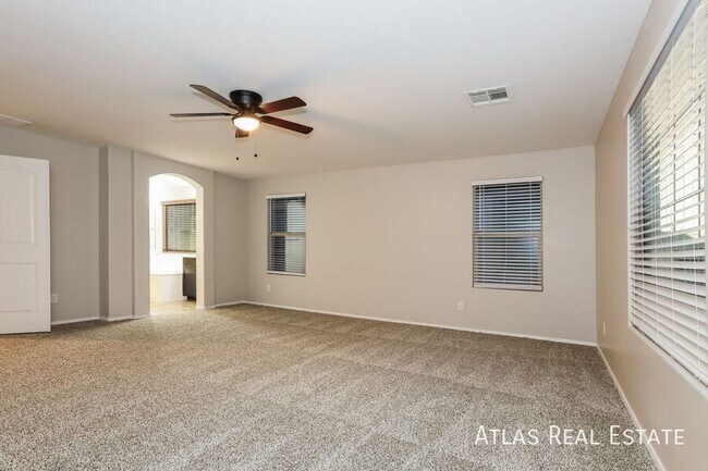 Foto del edificio - 1229 E Taylor Trail