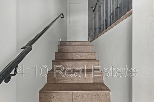 Foto del edificio - 421 W 6th St