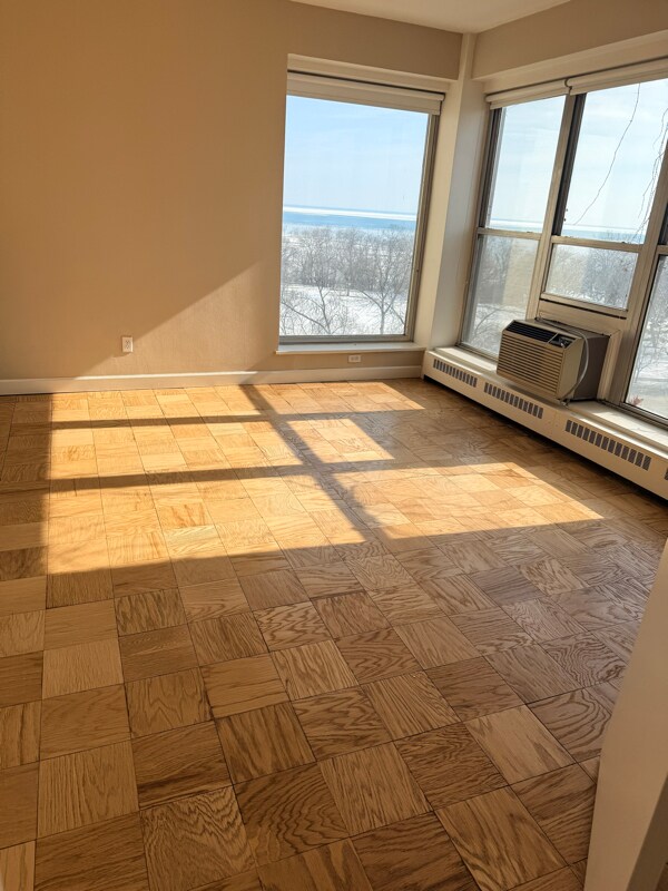 Foto del edificio - 4333 N Oakland Ave