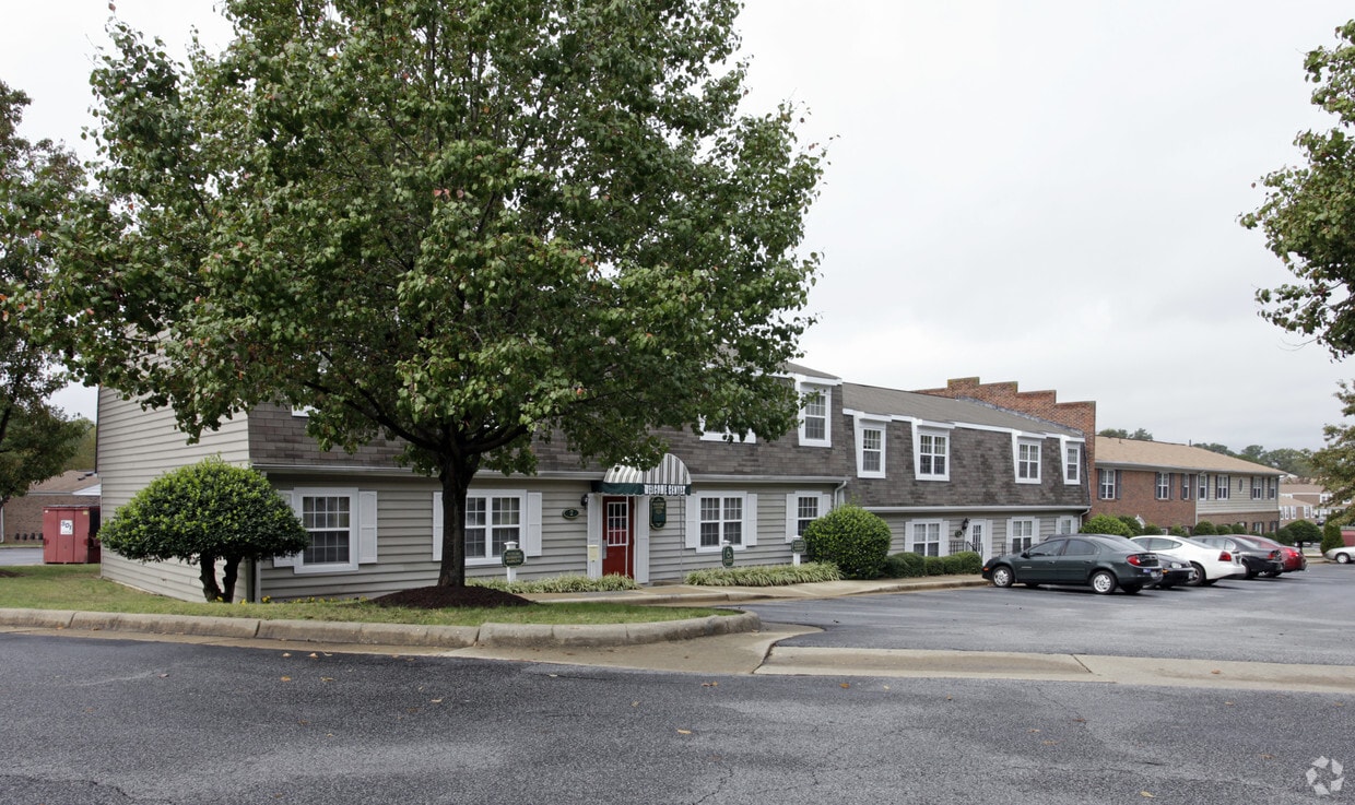 Primary Photo - TANGLEWOOD APARTMENTS