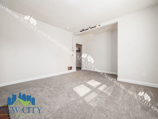 Foto del edificio - 2737 1/2-878-872 Sullivant Ave