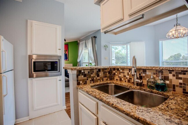 Foto del edificio - 2450 Wickersham Ln
