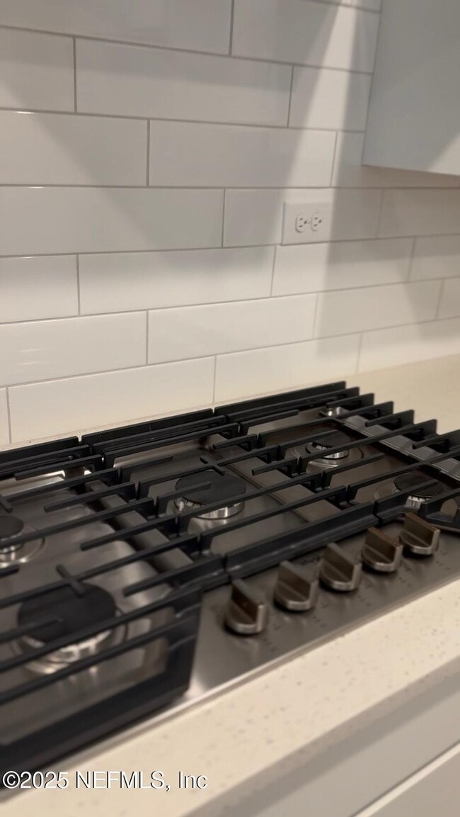 Building Photo - 213 Silver Myrtle Ct