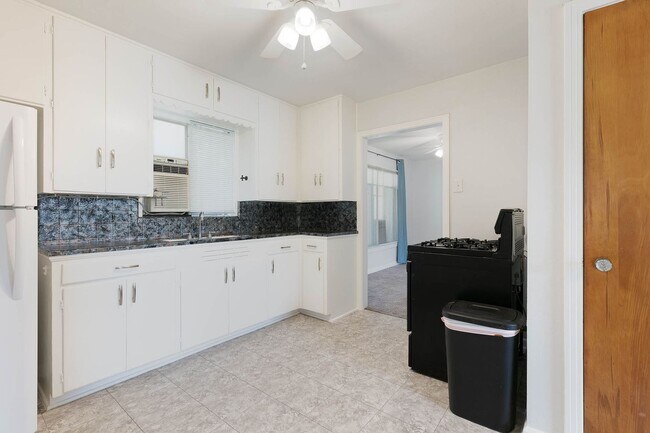 Foto del edificio - 463 Cherry Ridge Dr