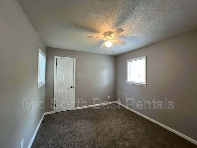 Building Photo - 1460 Robin Hood Ln