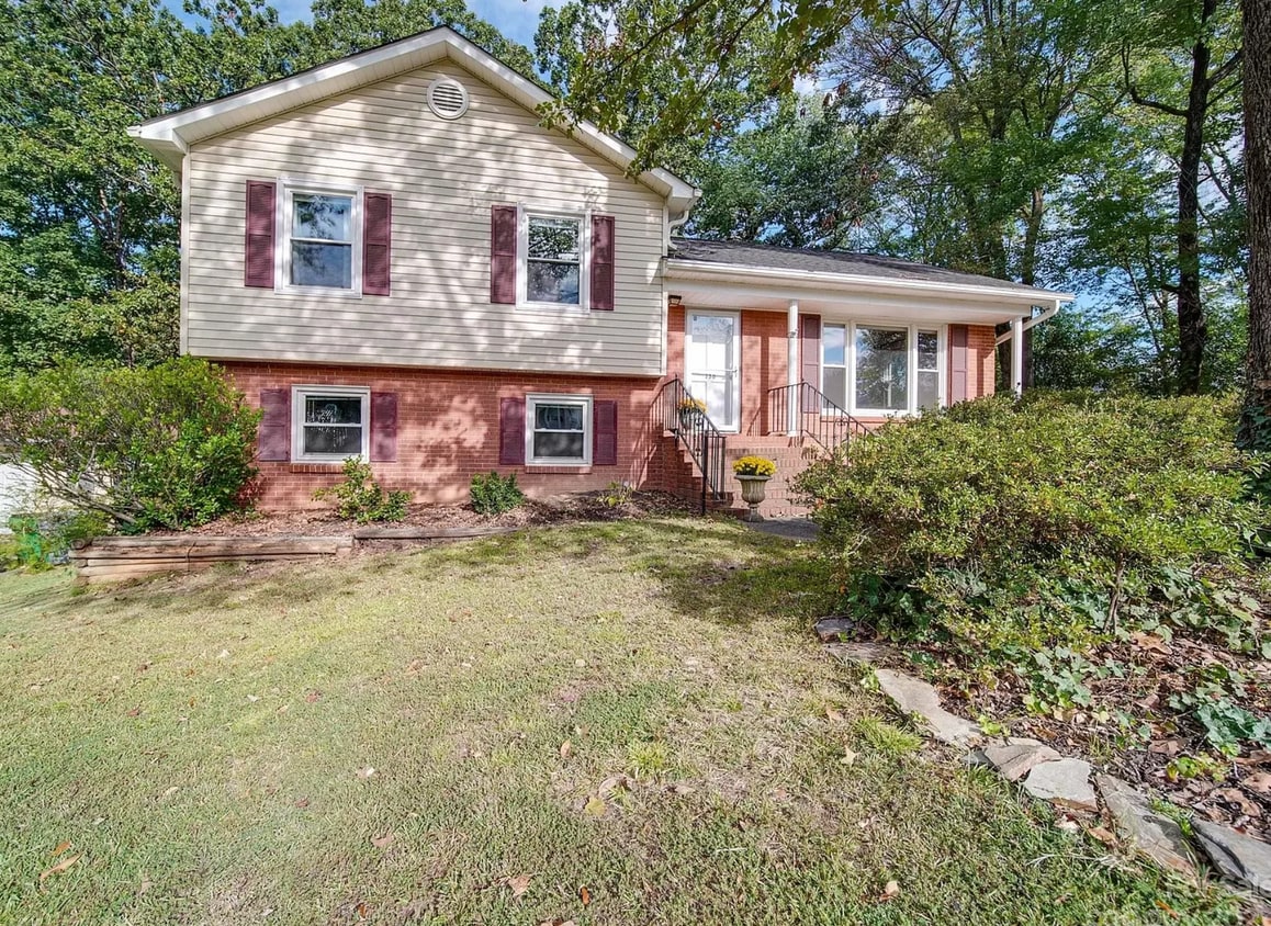 Primary Photo - 730 Pineborough Rd