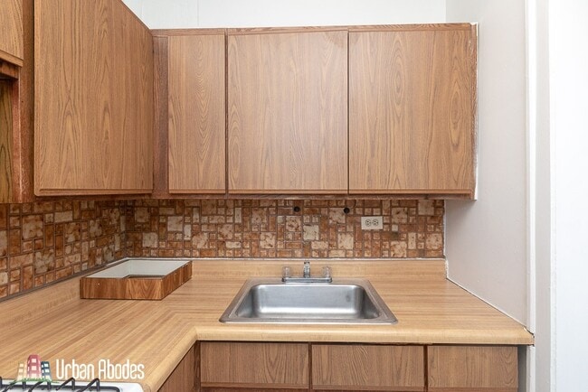 Foto del edificio - 727 W Belmont Ave