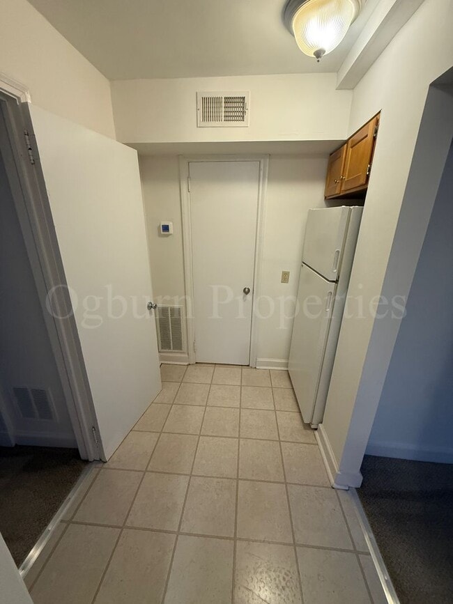 Photo - 605010 - PILOT VIEW/CAROLINA AVENUE Apartment