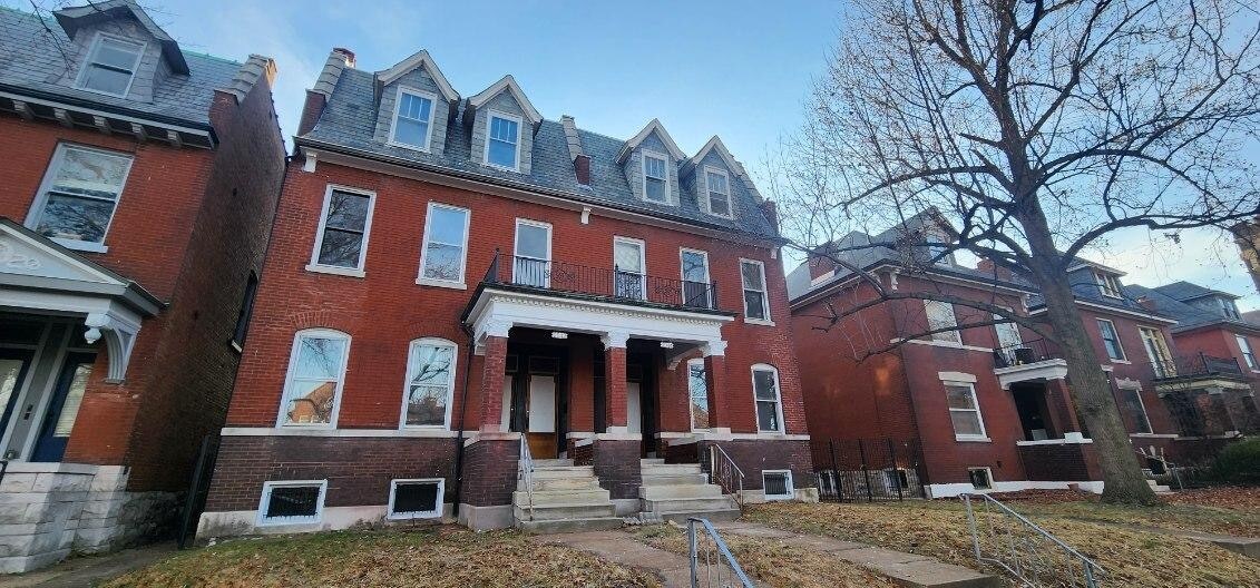 Primary Photo - 2042 Russell Blvd