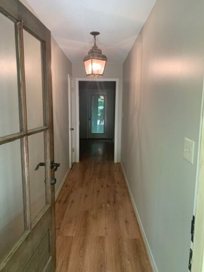 Building Photo - Britton Dr. - 4 Bedroom / 2 Bath House with Large Yard!!