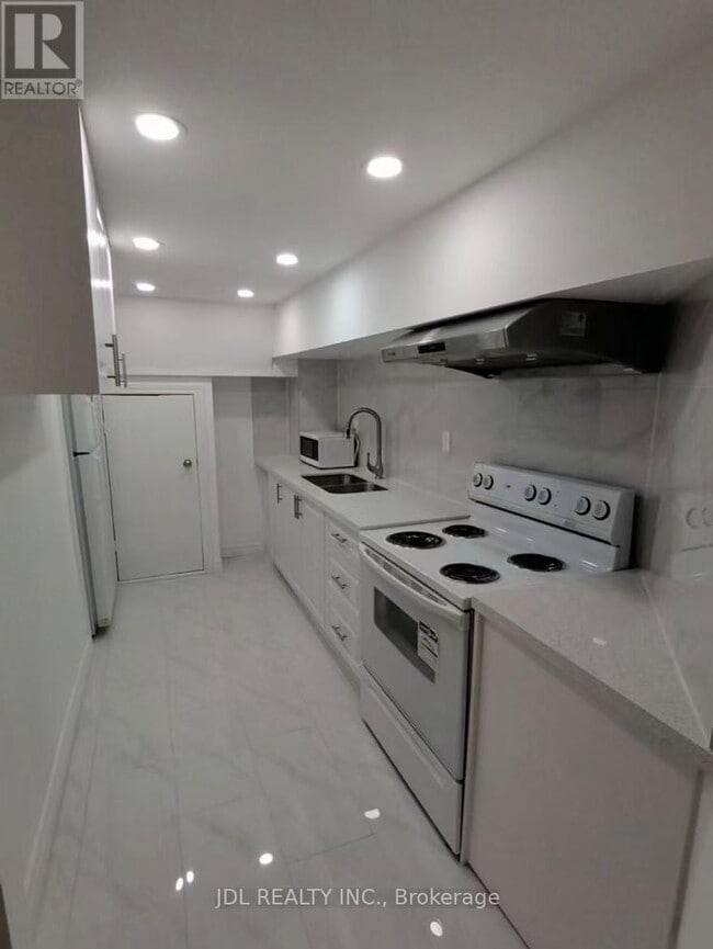 Building Photo - 10 Apache Trail