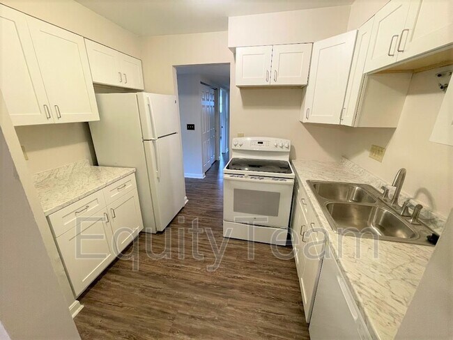 Foto del edificio - 9740 Bunker Hill Ln