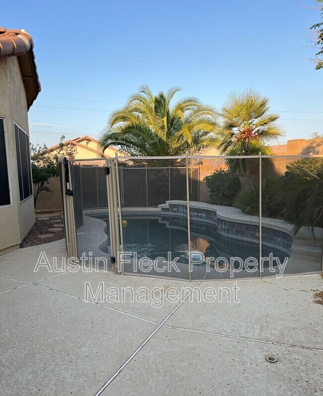 Foto del edificio - 10718 E Secret Canyon Rd