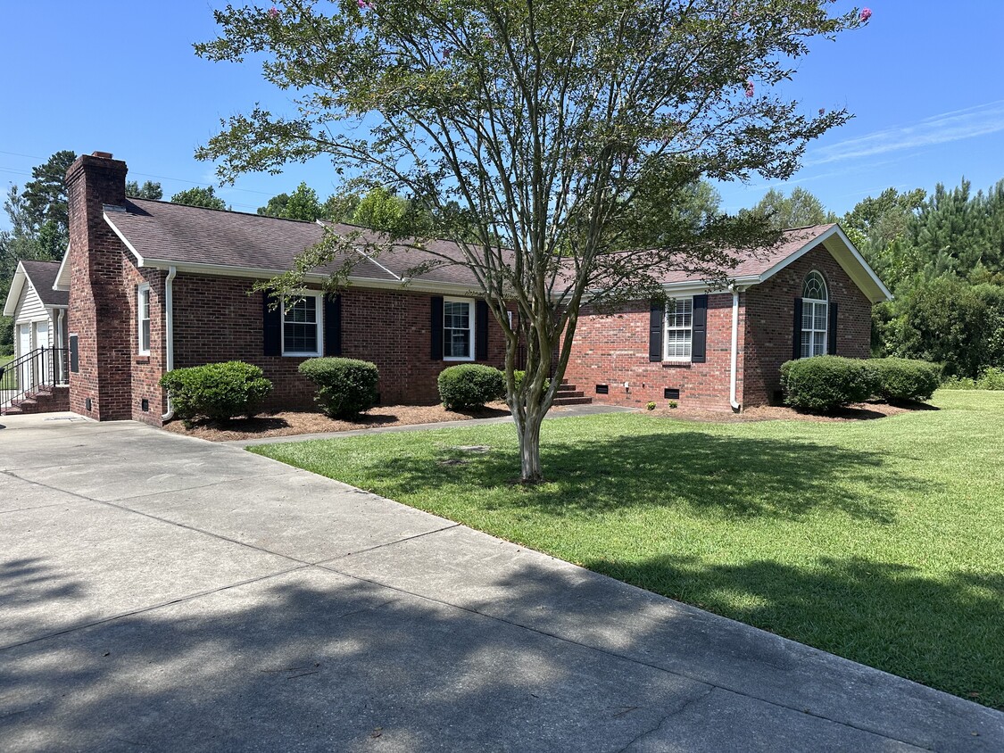 Foto principal - 3958 Old Whiteville Rd