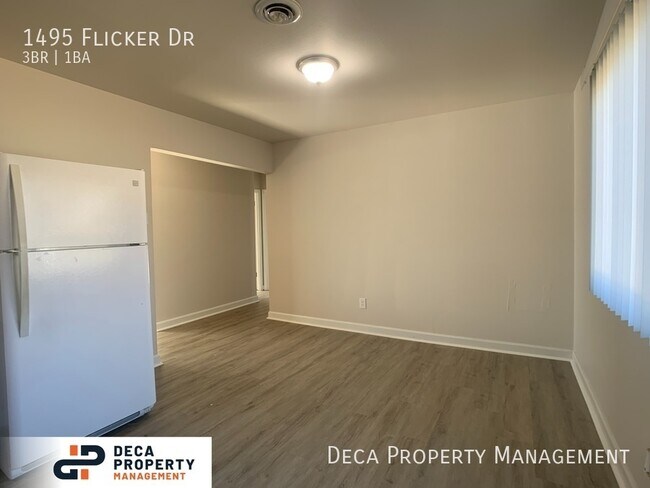 Building Photo - 3 Bedroom House
