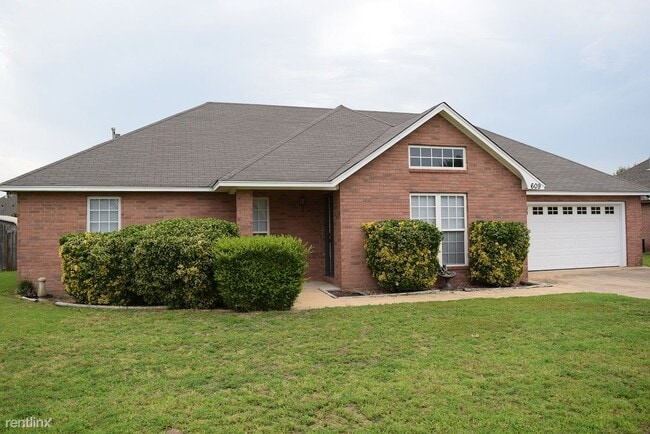 Building Photo - 3 br, 2 bath House - 609 Sumac