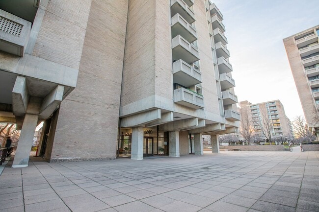Building Photo - Amazing Studio Condo Unit in Southwest Wat...