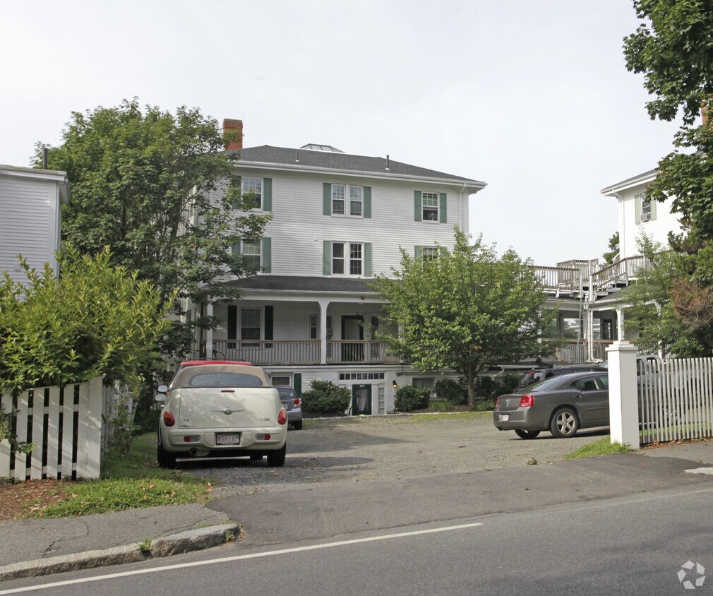Edgehill Condominiums Apartments in Nahant, MA