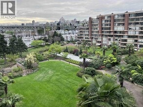 Building Photo - 1450 Pennyfarthing Dr