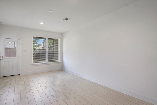 Building Photo - 21130 Medina River Dr