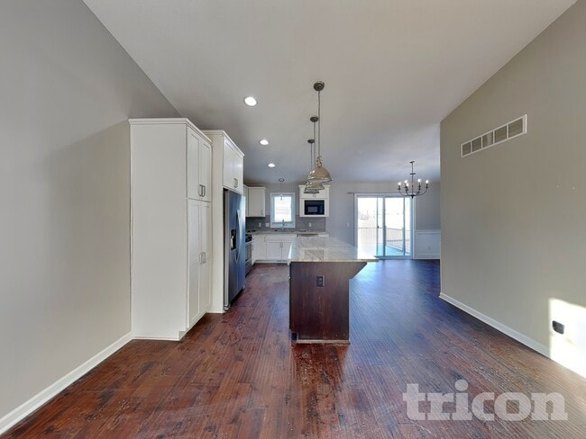 Building Photo - 1525 Independence Ave N