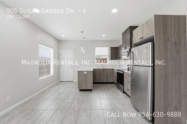 Building Photo - 906 Sugar Gdn Dr