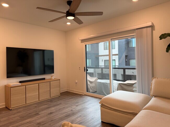 Foto del edificio - 2115 Senita Dr