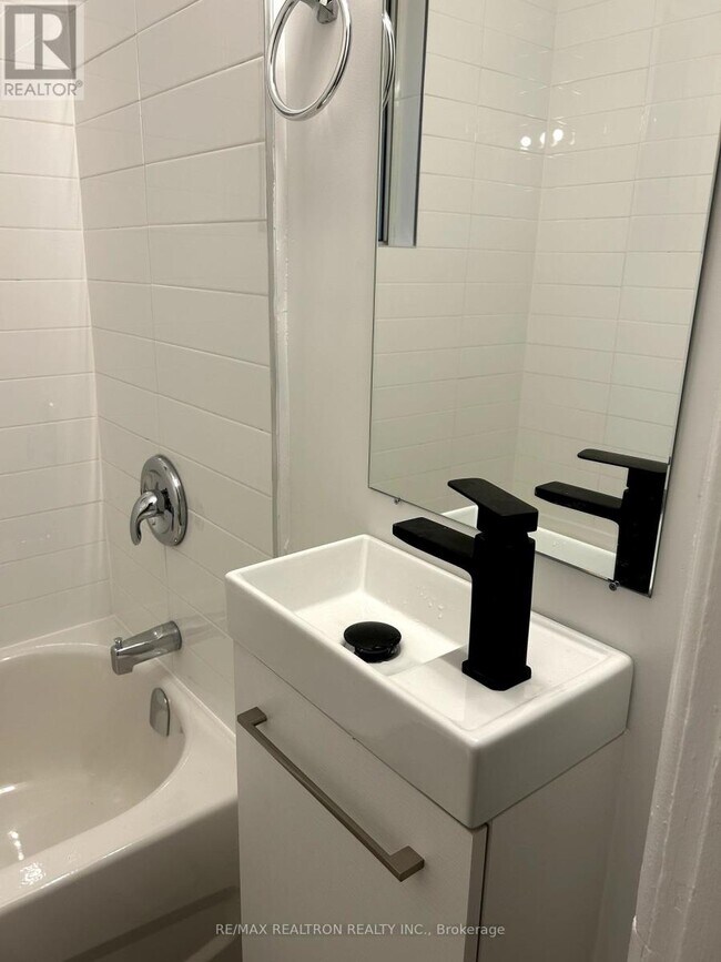 Photo du bâtiment - 1293 Gerrard St E