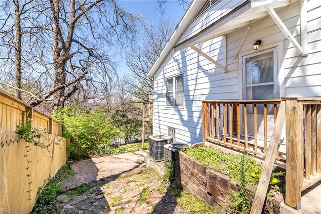 Foto del edificio - 583 N Assembly Dr