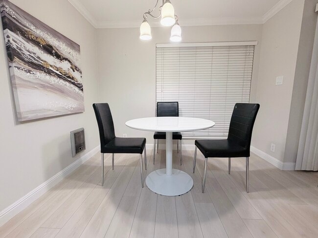 Building Photo - 8985 Alcosta Blvd