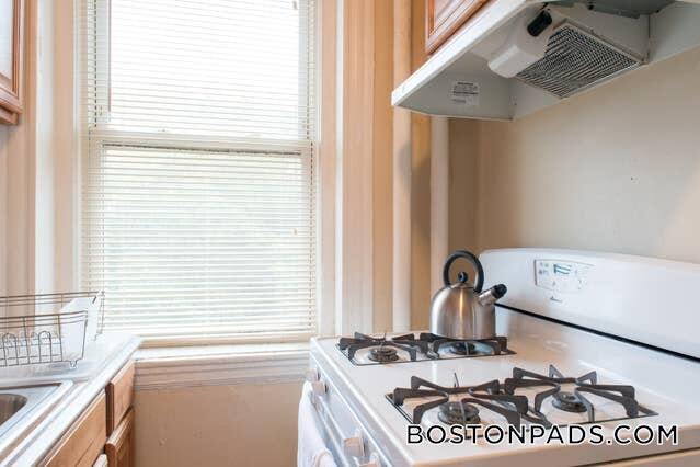 Building Photo - 244 Kelton St
