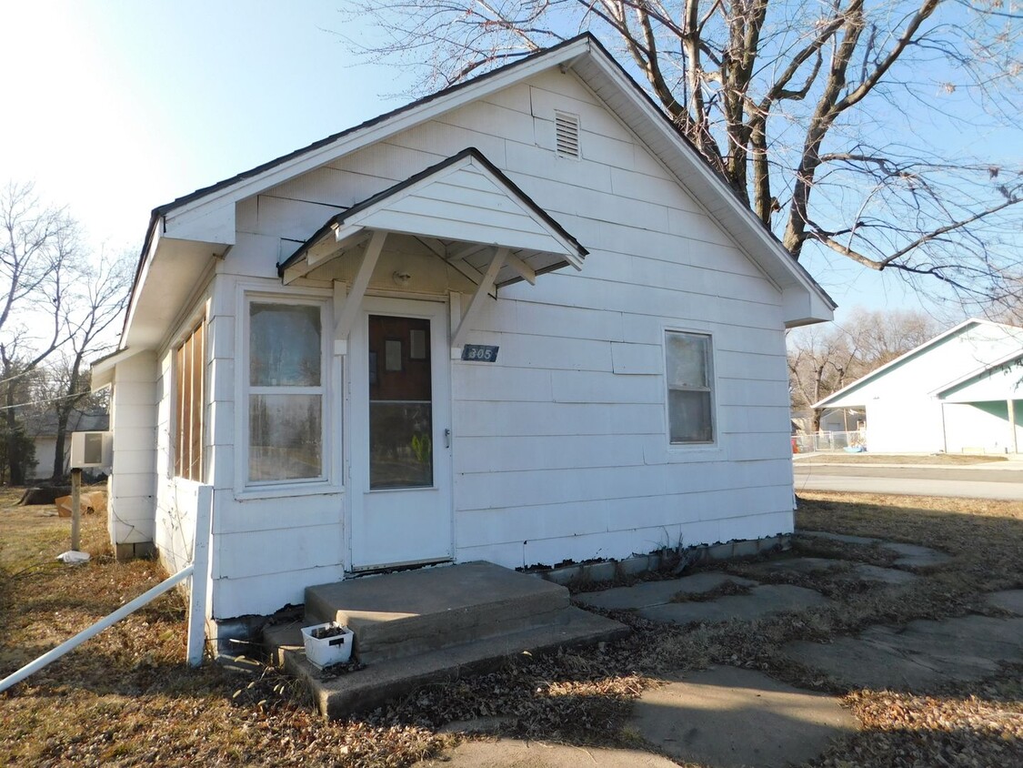 Primary Photo - Charming 3-bedroom