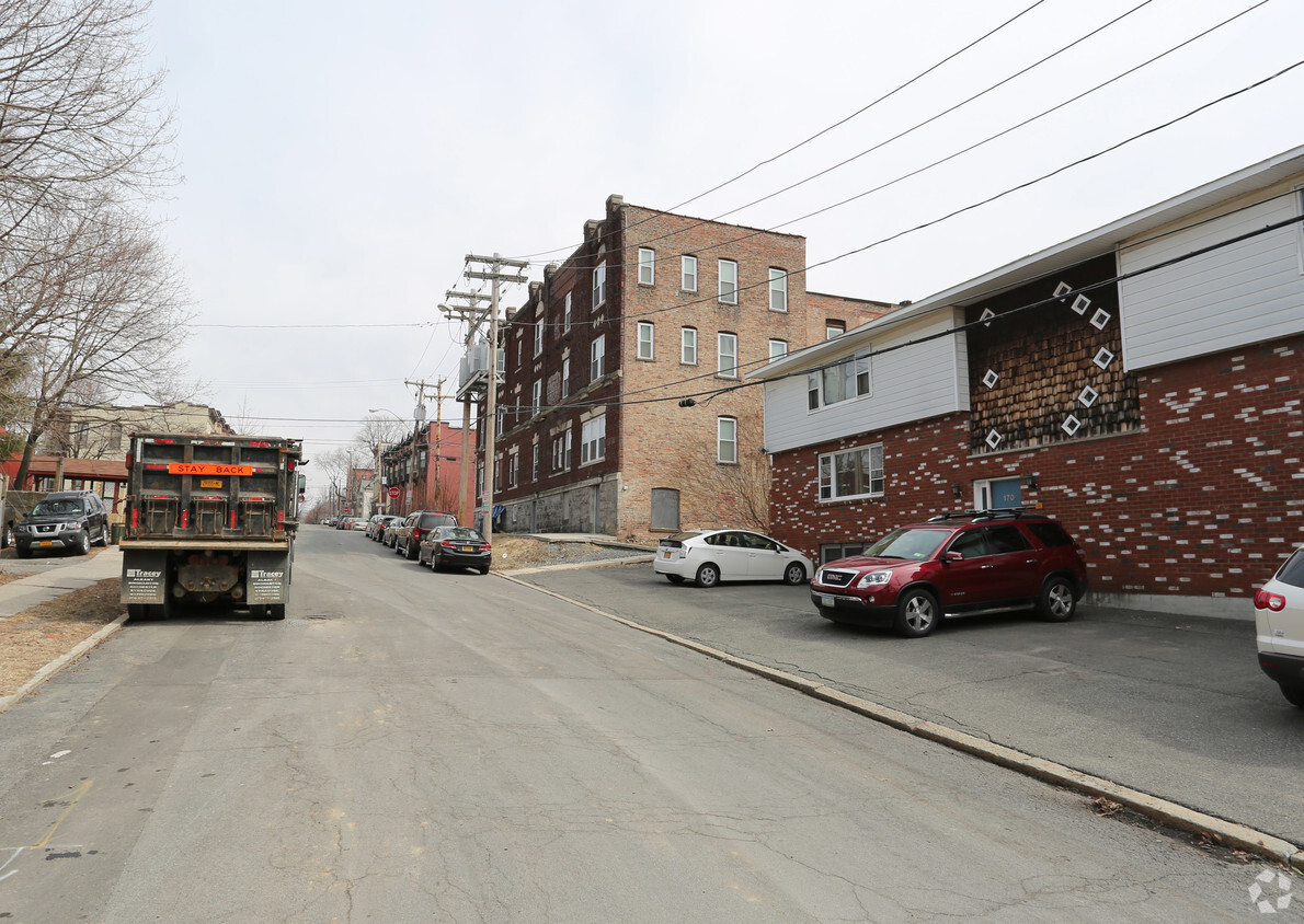 Building Photo - 170 Knox St