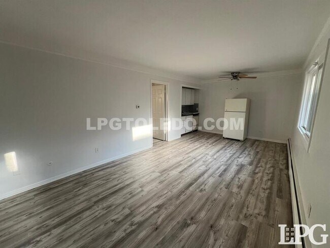 Foto del edificio - 648 Eleanor Ave