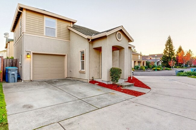 Foto del edificio - PURE Property Management - Adorable two-st...