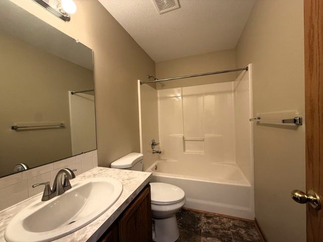 Building Photo - 1417 Cedar Tree