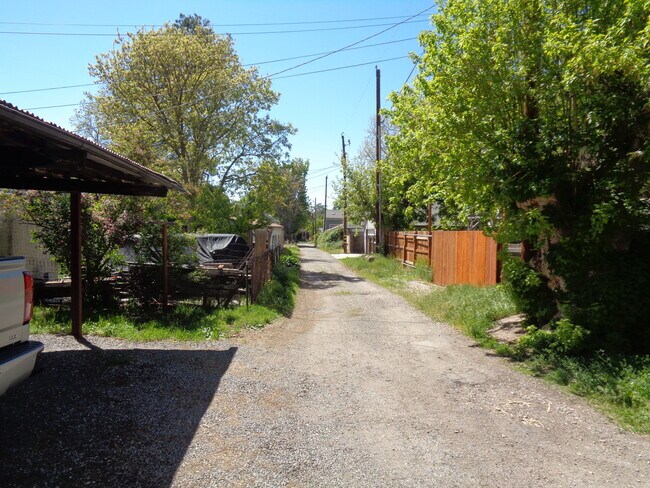 Foto del edificio - 1055 E Wilson Ave