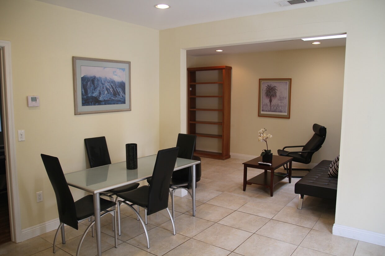 Primary Photo - 245 W Elm Ave