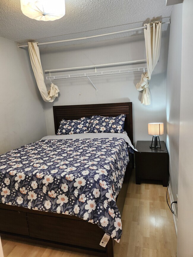 Photo du bâtiment - 230 Queens’ Quay West  - Fully Furnished 1...